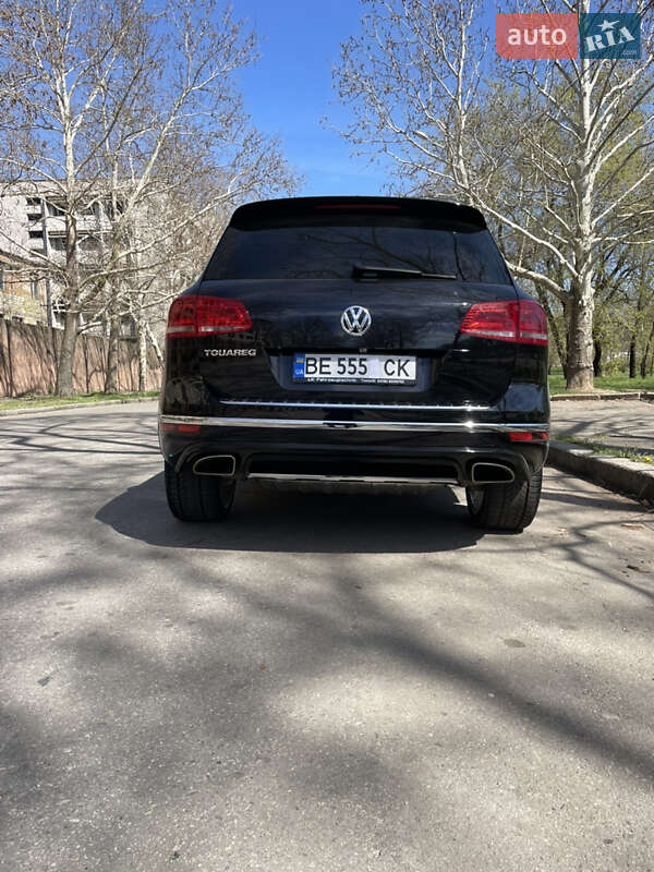Внедорожник / Кроссовер Volkswagen Touareg 2015 в Николаеве