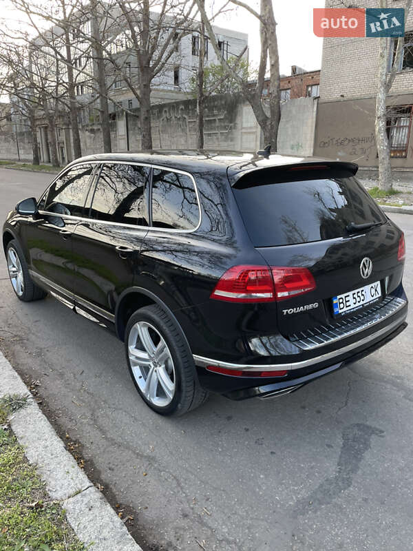 Внедорожник / Кроссовер Volkswagen Touareg 2015 в Николаеве