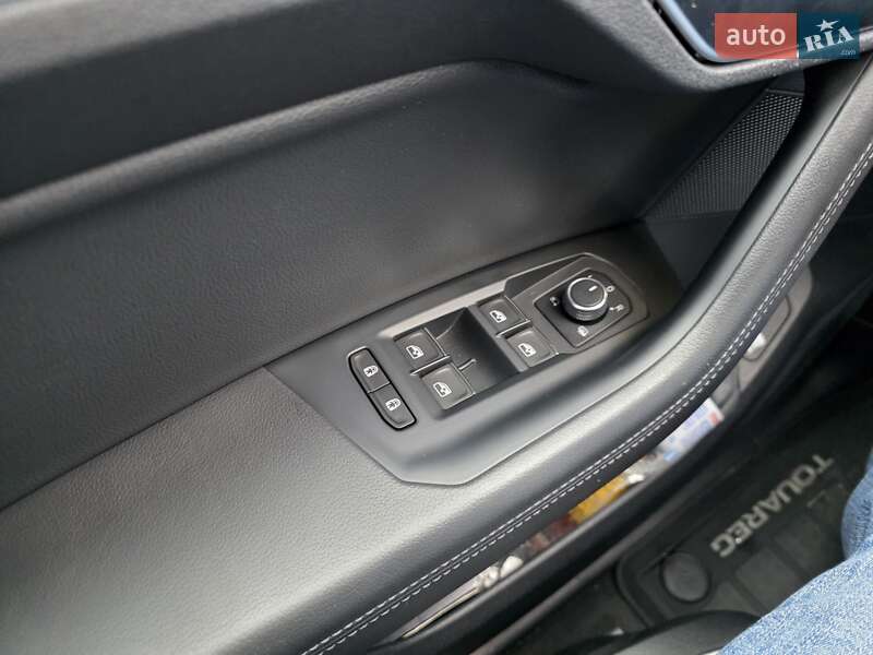 Позашляховик / Кросовер Volkswagen Touareg 2018 в Одесі
