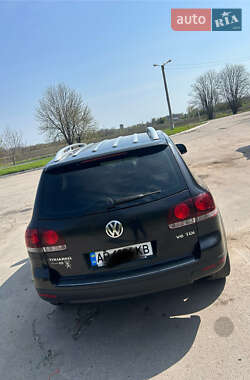 Внедорожник / Кроссовер Volkswagen Touareg 2010 в 
