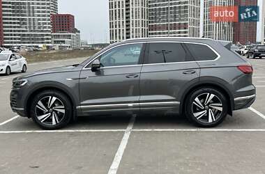 Внедорожник / Кроссовер Volkswagen Touareg 2022 в 