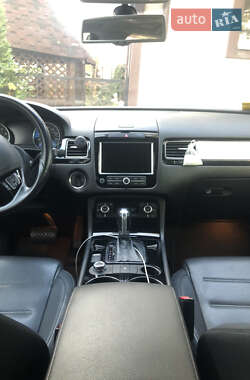 Внедорожник / Кроссовер Volkswagen Touareg 2010 в 