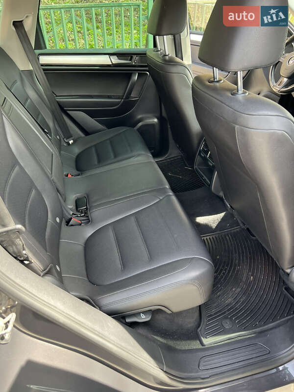 Внедорожник / Кроссовер Volkswagen Touareg 2012 в Тернополе