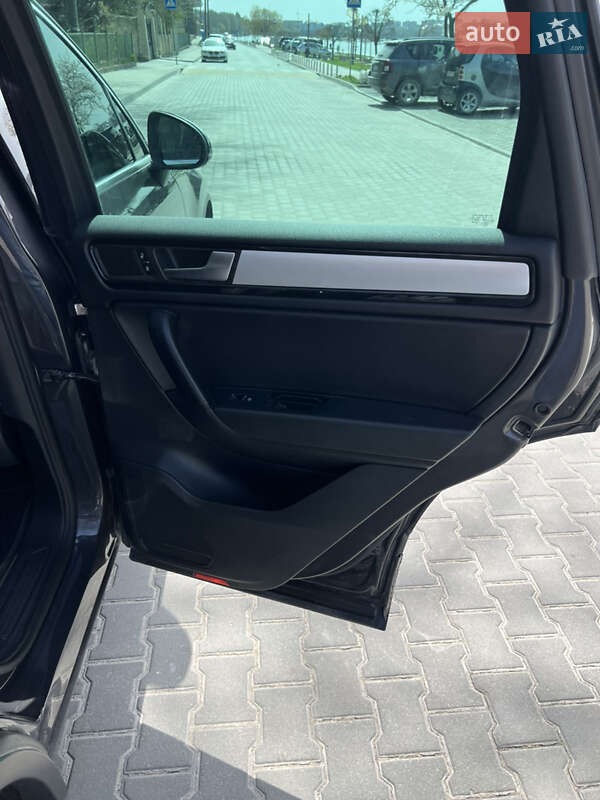 Внедорожник / Кроссовер Volkswagen Touareg 2012 в Тернополе