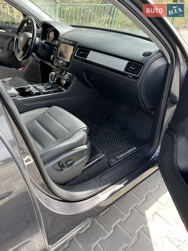 Внедорожник / Кроссовер Volkswagen Touareg 2012 в Тернополе