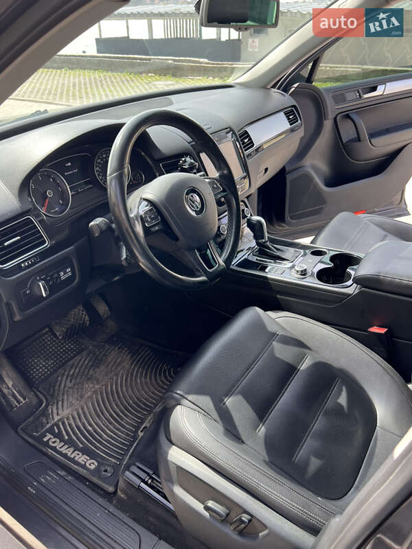 Внедорожник / Кроссовер Volkswagen Touareg 2012 в Тернополе