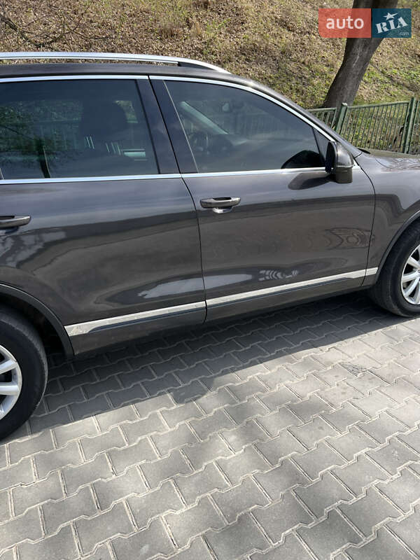 Внедорожник / Кроссовер Volkswagen Touareg 2012 в Тернополе