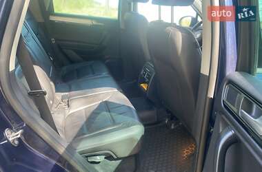 Позашляховик / Кросовер Volkswagen Touareg 2013 в 