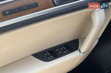 Внедорожник / Кроссовер Volkswagen Touareg 2012 в 
