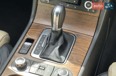 Внедорожник / Кроссовер Volkswagen Touareg 2012 в 