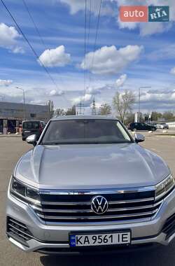 Внедорожник / Кроссовер Volkswagen Touareg 2021 в 