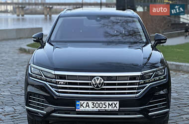 Внедорожник / Кроссовер Volkswagen Touareg 2018 в 