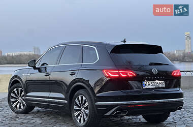 Внедорожник / Кроссовер Volkswagen Touareg 2018 в 