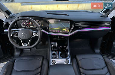 Внедорожник / Кроссовер Volkswagen Touareg 2018 в 