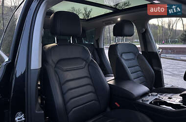 Внедорожник / Кроссовер Volkswagen Touareg 2018 в 