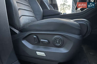 Внедорожник / Кроссовер Volkswagen Touareg 2018 в 