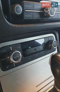 Внедорожник / Кроссовер Volkswagen Touareg 2011 в 