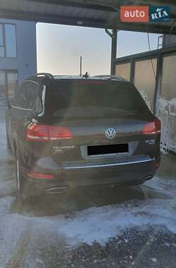Внедорожник / Кроссовер Volkswagen Touareg 2011 в 
