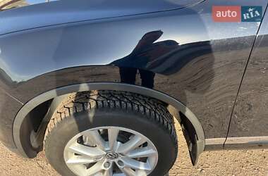 Внедорожник / Кроссовер Volkswagen Touareg 2012 в 