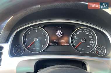Внедорожник / Кроссовер Volkswagen Touareg 2012 в 