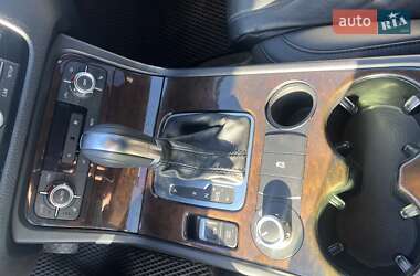 Внедорожник / Кроссовер Volkswagen Touareg 2012 в 