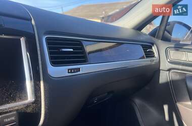 Внедорожник / Кроссовер Volkswagen Touareg 2012 в 