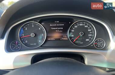 Внедорожник / Кроссовер Volkswagen Touareg 2012 в 