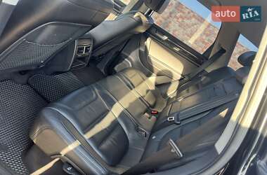 Внедорожник / Кроссовер Volkswagen Touareg 2012 в 