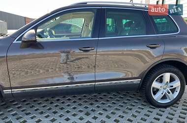 Позашляховик / Кросовер Volkswagen Touareg 2011 в 