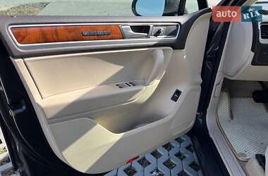 Позашляховик / Кросовер Volkswagen Touareg 2011 в 