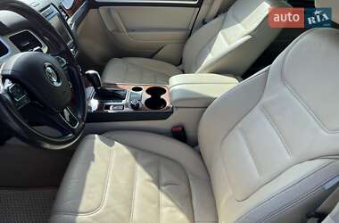 Позашляховик / Кросовер Volkswagen Touareg 2011 в 