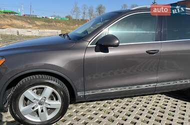 Позашляховик / Кросовер Volkswagen Touareg 2011 в 