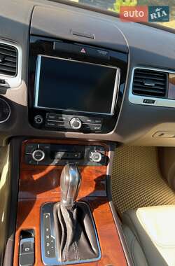Позашляховик / Кросовер Volkswagen Touareg 2011 в 