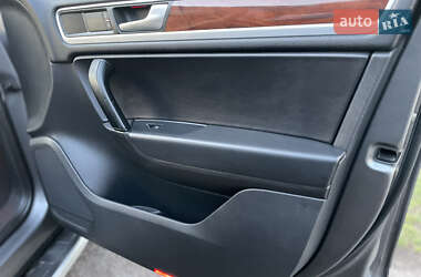 Внедорожник / Кроссовер Volkswagen Touareg 2011 в 