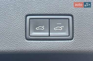 Внедорожник / Кроссовер Volkswagen Touareg 2018 в 