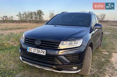 Внедорожник / Кроссовер Volkswagen Touareg 2012 в 