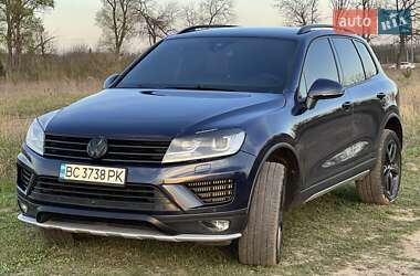 Внедорожник / Кроссовер Volkswagen Touareg 2012 в 