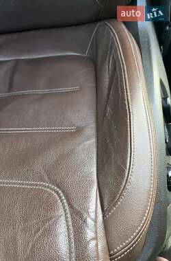 Внедорожник / Кроссовер Volkswagen Touareg 2012 в 