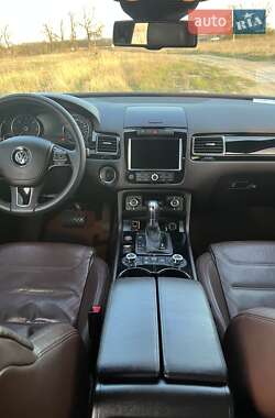 Внедорожник / Кроссовер Volkswagen Touareg 2012 в 