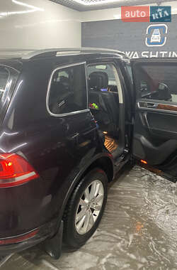 Позашляховик / Кросовер Volkswagen Touareg 2011 в 