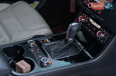 Внедорожник / Кроссовер Volkswagen Touareg 2012 в 