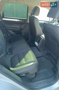 Внедорожник / Кроссовер Volkswagen Touareg 2013 в 