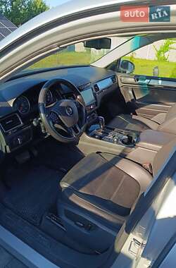 Внедорожник / Кроссовер Volkswagen Touareg 2013 в 