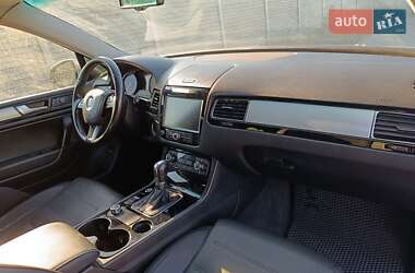 Внедорожник / Кроссовер Volkswagen Touareg 2013 в 