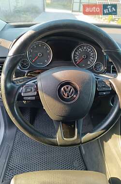 Внедорожник / Кроссовер Volkswagen Touareg 2013 в 