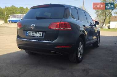 Внедорожник / Кроссовер Volkswagen Touareg 2011 в 
