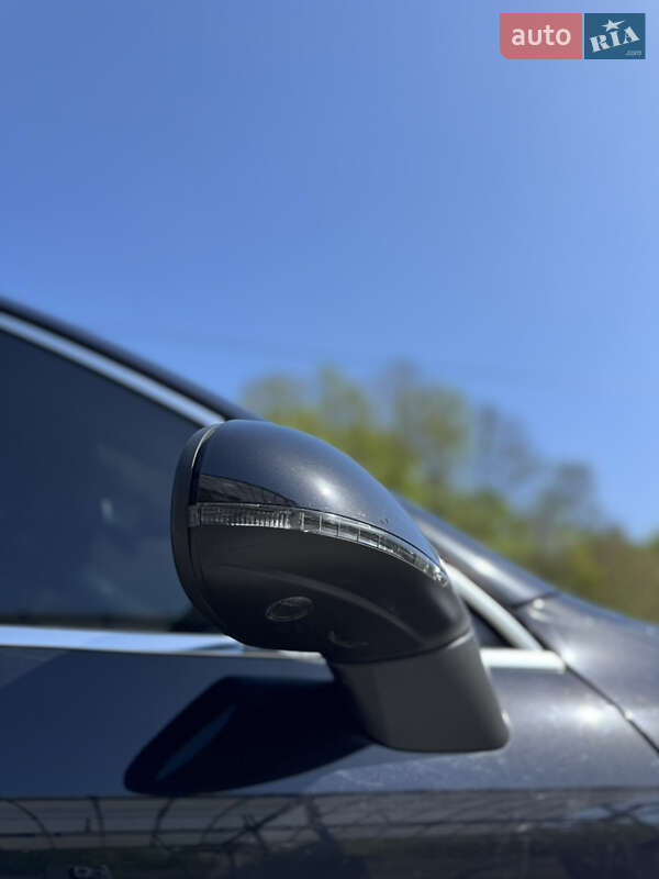 Внедорожник / Кроссовер Volkswagen Touareg 2014 в Киеве