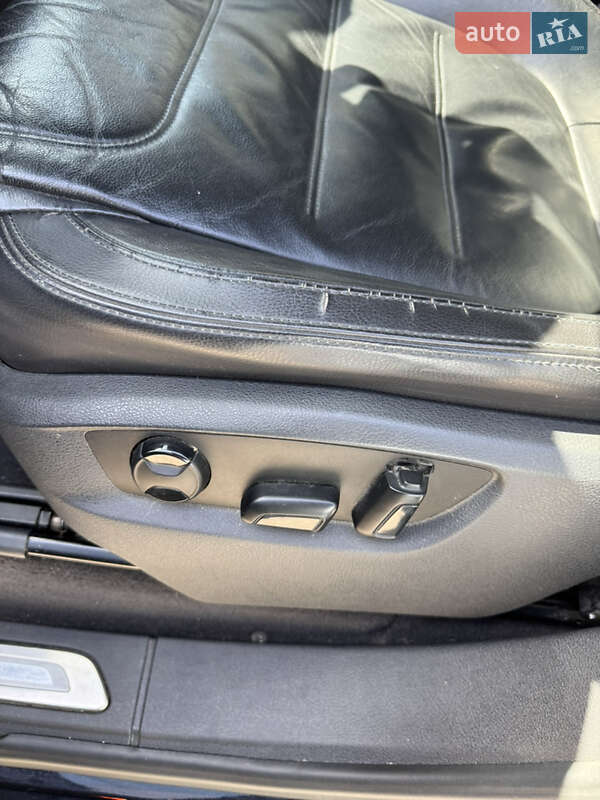 Внедорожник / Кроссовер Volkswagen Touareg 2014 в Киеве