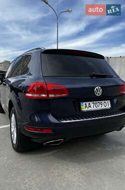 Внедорожник / Кроссовер Volkswagen Touareg 2012 в 