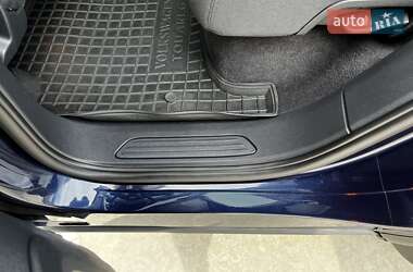 Внедорожник / Кроссовер Volkswagen Touareg 2012 в 